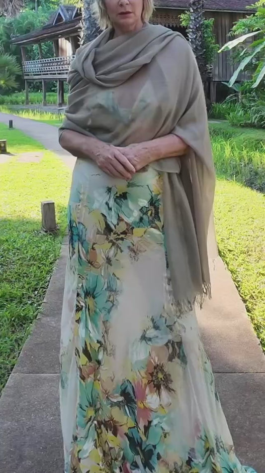 Taupe Cashmere Wrap – Handwoven Himalayan Luxury Shawl