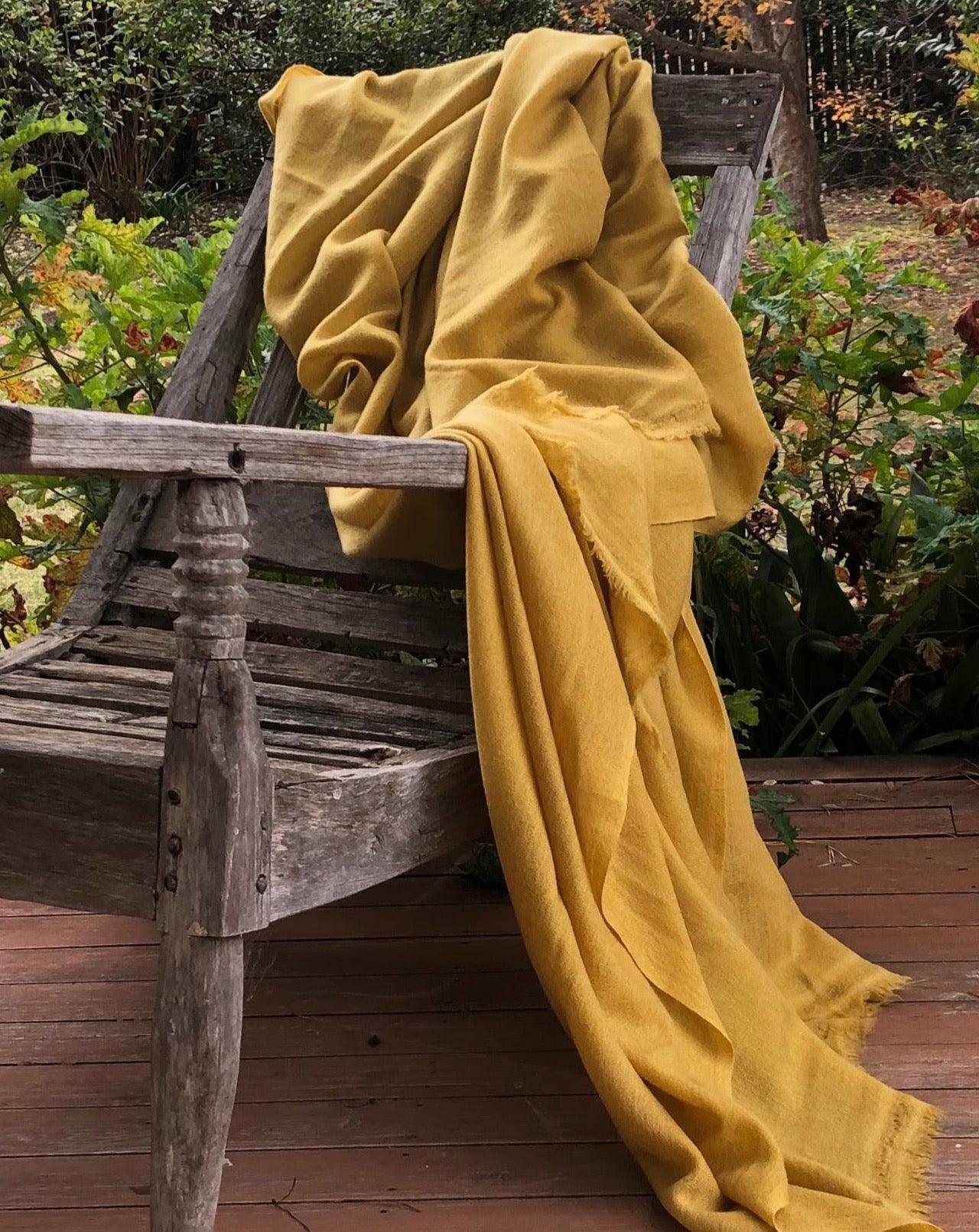 TRAVEL WRAP MUSTARD - Cashmere Luxe