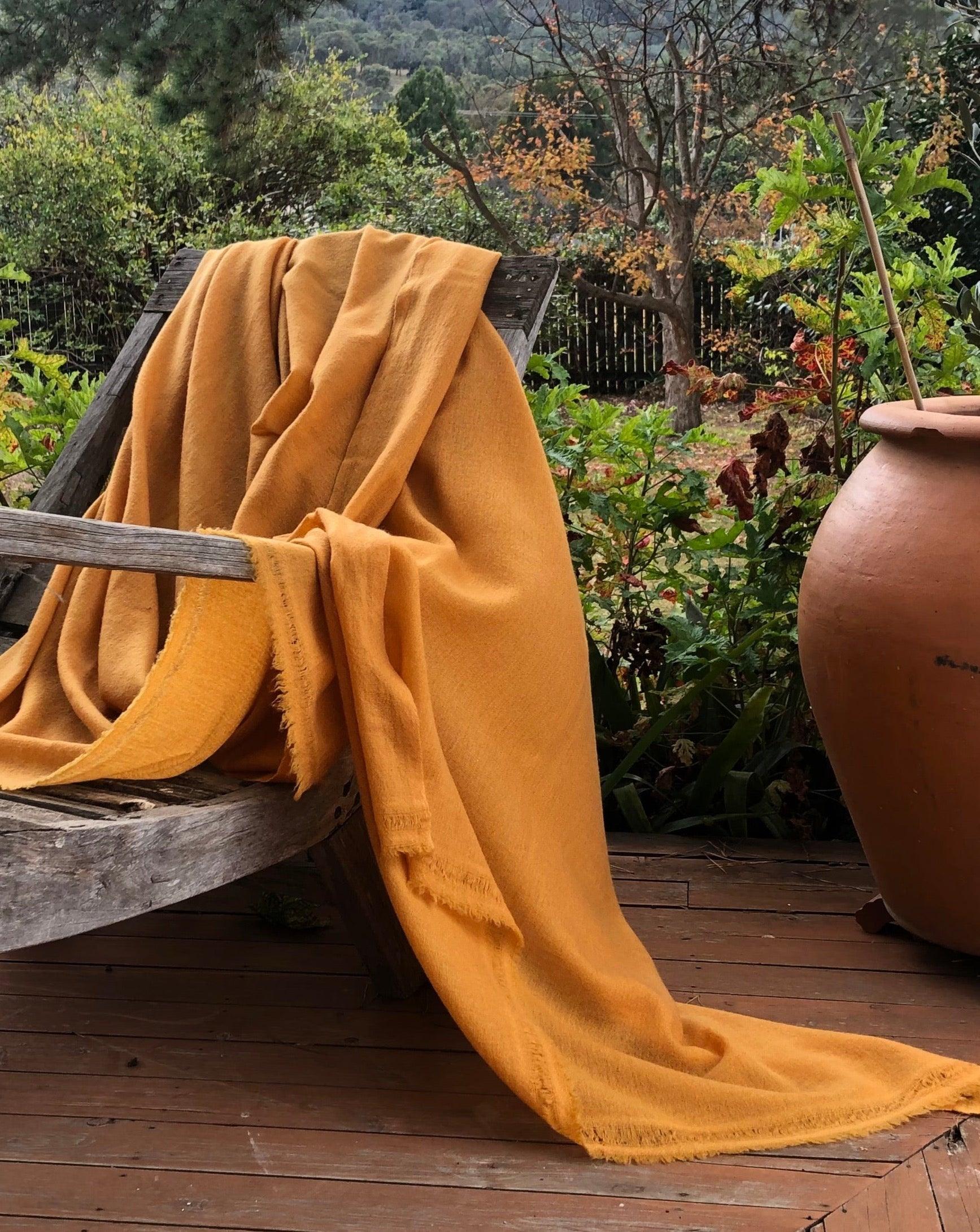 TRAVEL WRAP SUNFLOWER - Cashmere Luxe