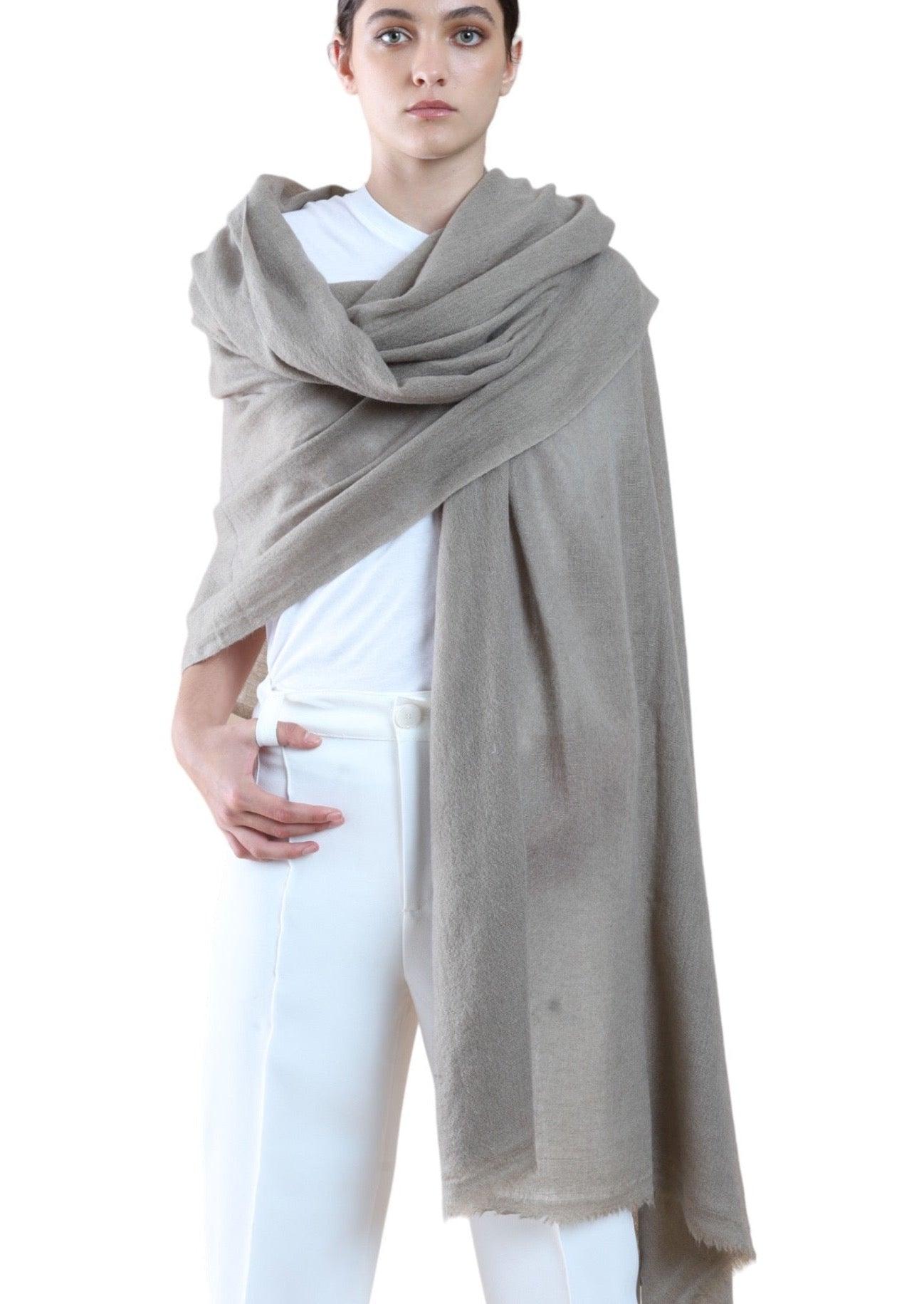 TRAVEL WRAP TAUPE - Cashmere Luxe