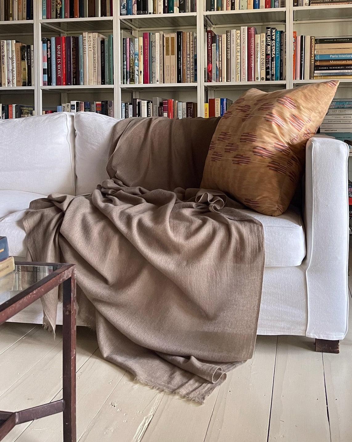 TRAVEL WRAP TAUPE - Cashmere Luxe